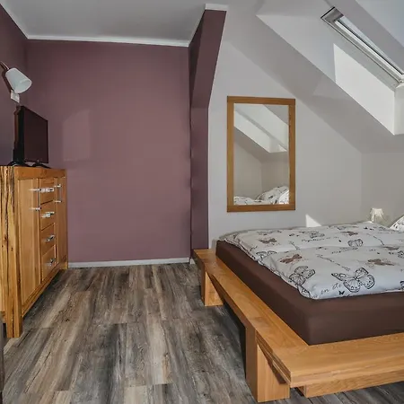 Ta Fabrika Restavracija,pizzerija In Prenocisca Gasthof 3*