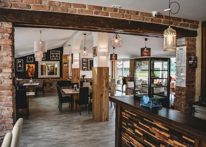 Ta Fabrika Restavracija,pizzerija In Prenocisca Πανσιόν