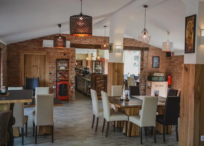 Ta Fabrika Restavracija,pizzerija In Prenocisca Hiša za goste